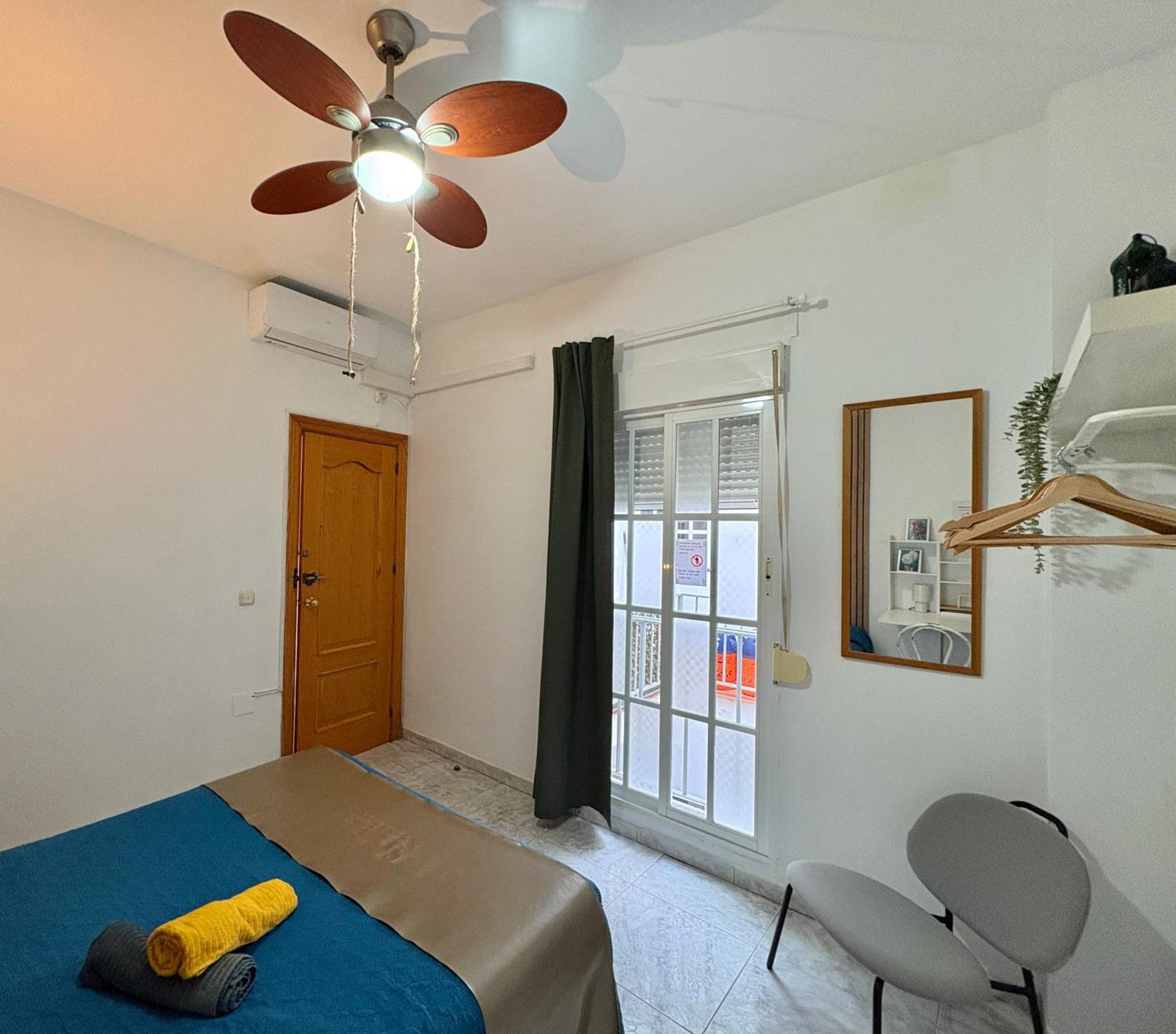 Habitación En Calle Molino * Málaga