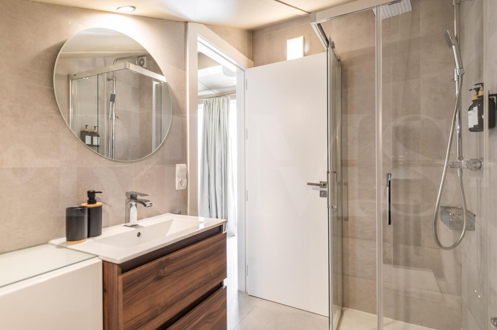 Apartment Penthouse & Private Rooftop In The Heart Of By Rems *