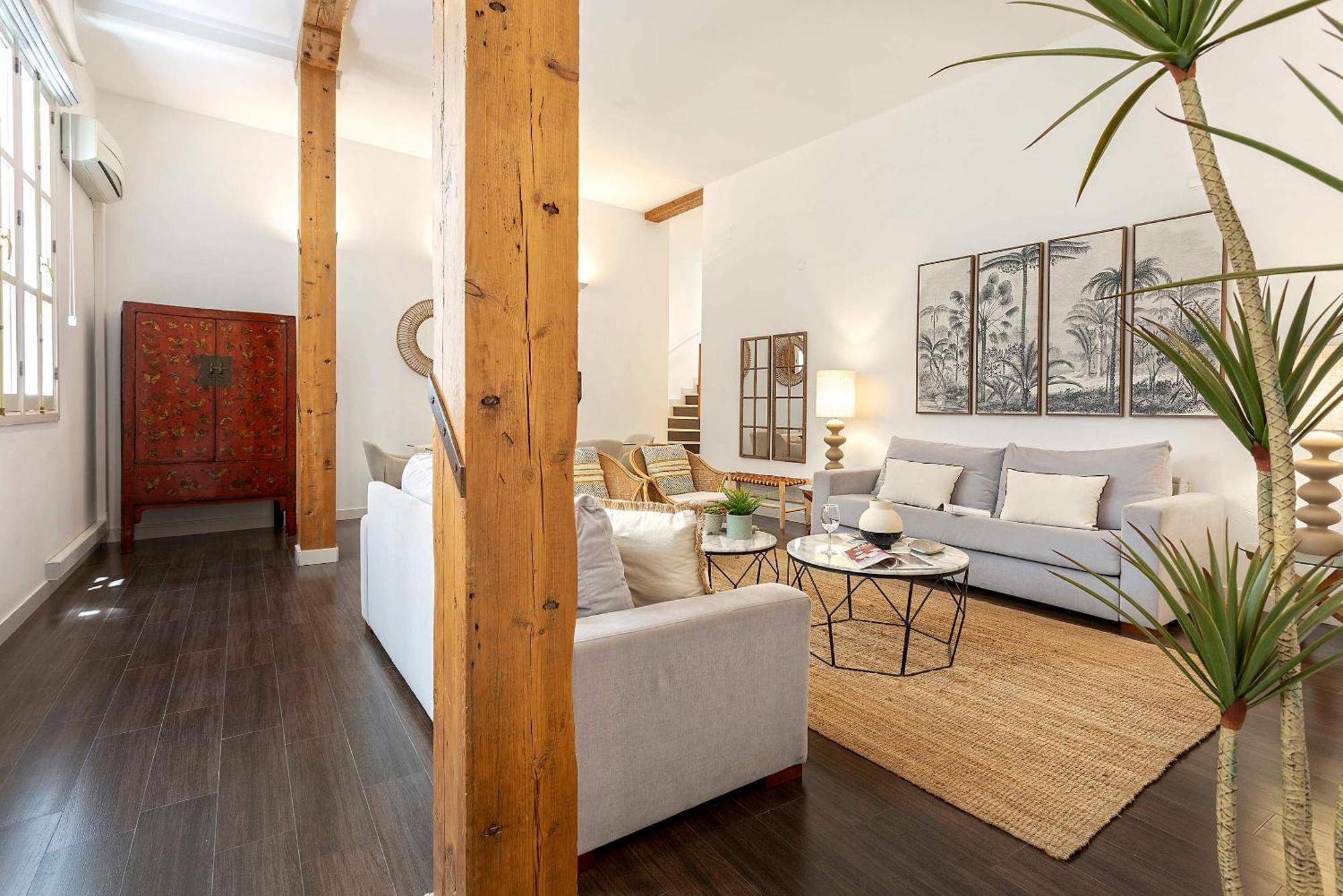 Genteel Larios Apartment