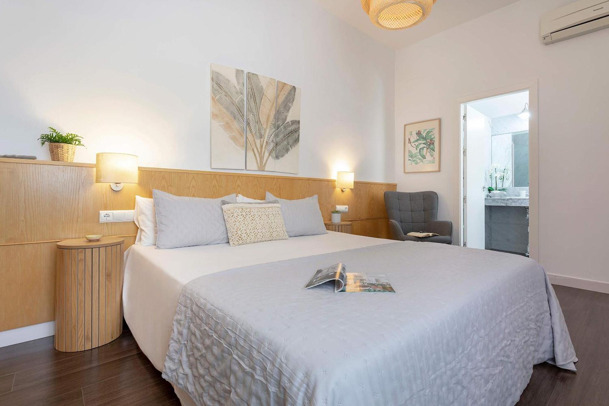 Genteel Larios Apartment