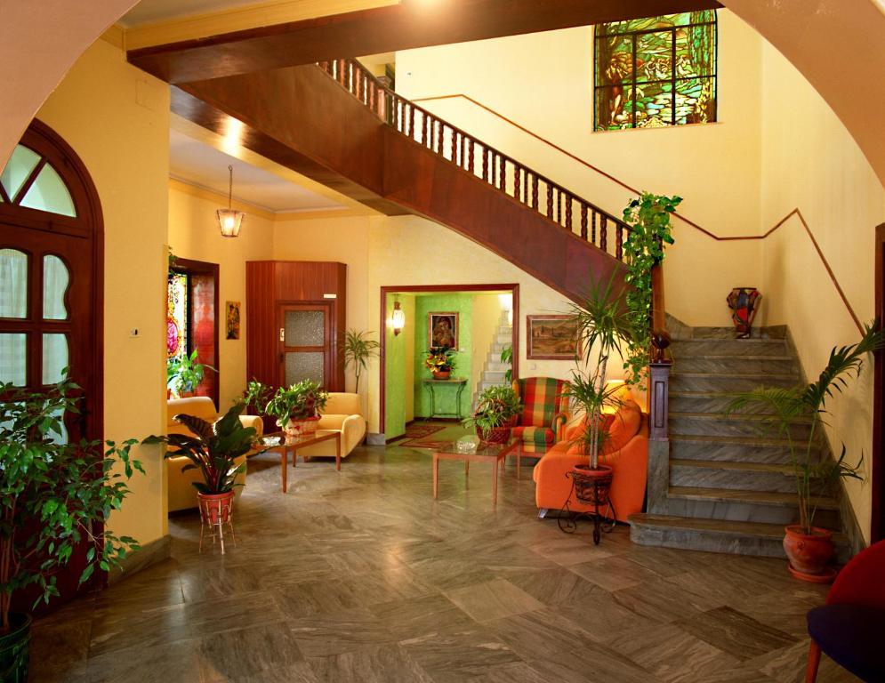 California Hotel