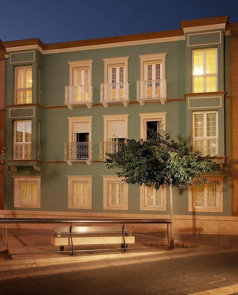 Del Pintor Apartahotel