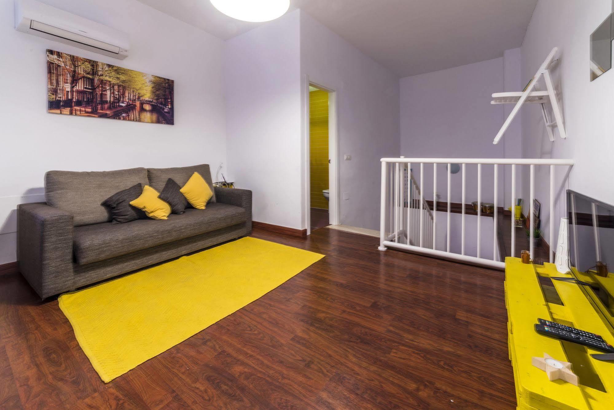Amazing Modern Duplex Apartamento