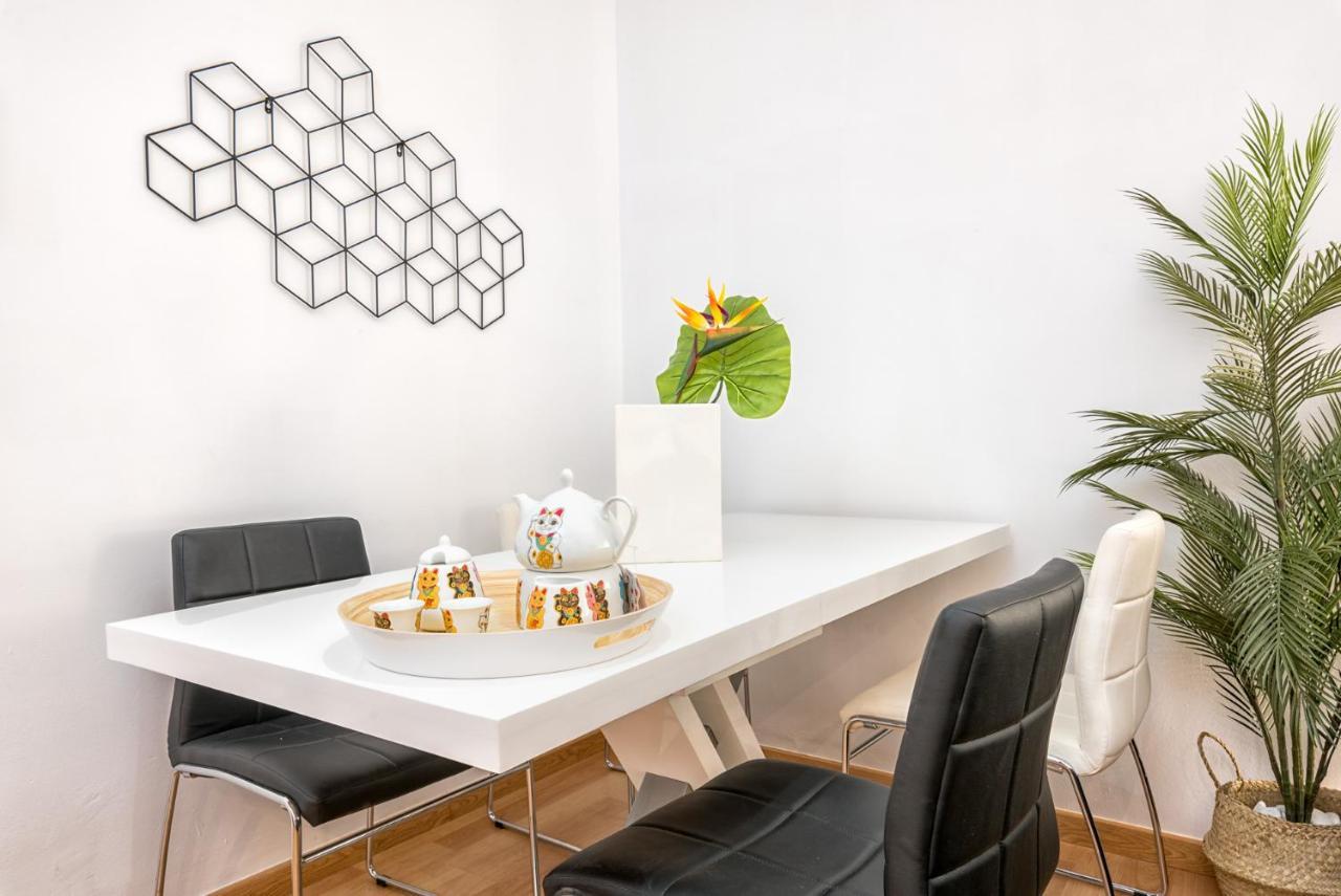 Atico terraza privada piscina centro ac nuevo 1hab Apartamento *