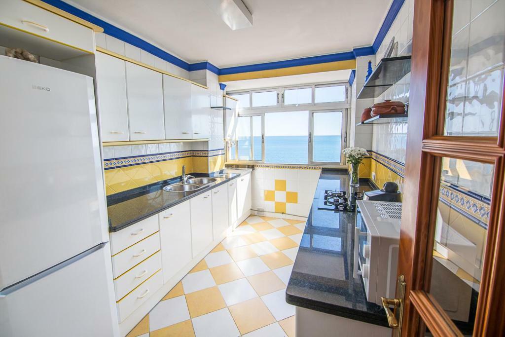 Piso Primera Línea De Playa * Málaga