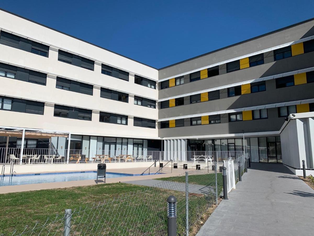 Hostal Residencia Universitaria Campus *